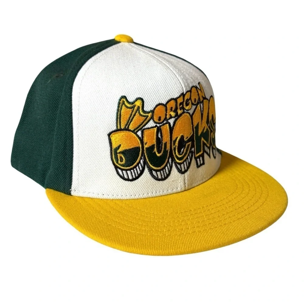 Vintage Top of the World Oregon Ducks Graffiti Script SnapBack Hat